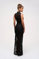 Mira - Feminines Spitzenkleid mit Schlitz