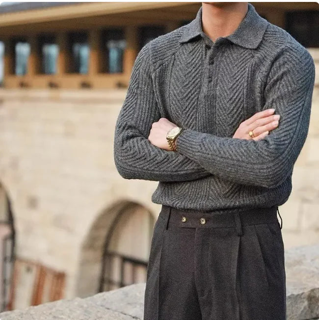 Noir Tradition – Klassischer Strickpullover
