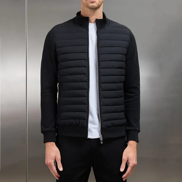 Noir Elegance – Leichte Strickjacke