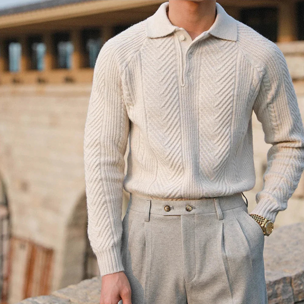 Noir Tradition – Klassischer Strickpullover
