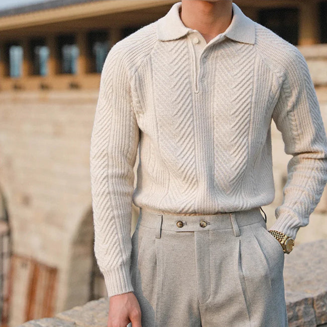 Noir Tradition – Klassischer Strickpullover