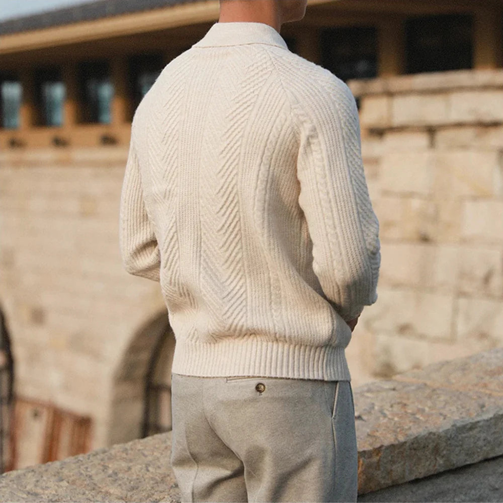 Noir Tradition – Klassischer Strickpullover