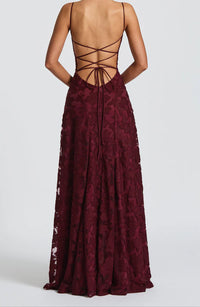 Rosalie – Zartes Maxikleid mit Spitzendetail