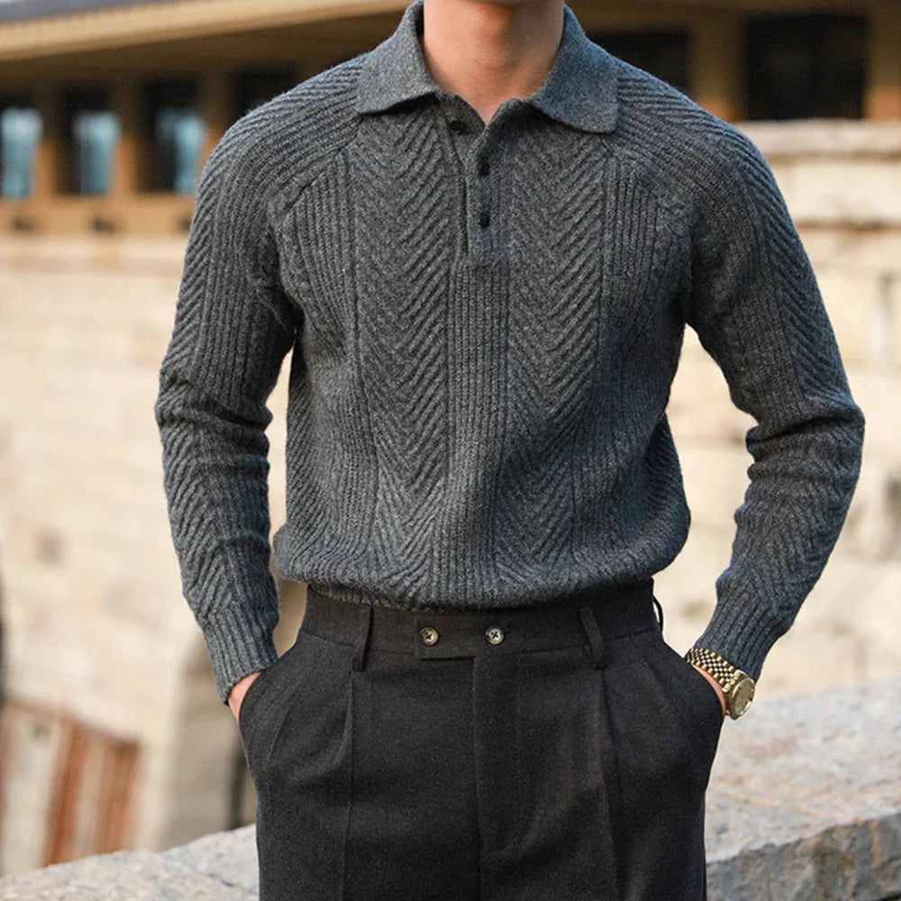 Noir Tradition – Klassischer Strickpullover