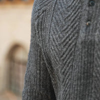 Noir Tradition – Klassischer Strickpullover